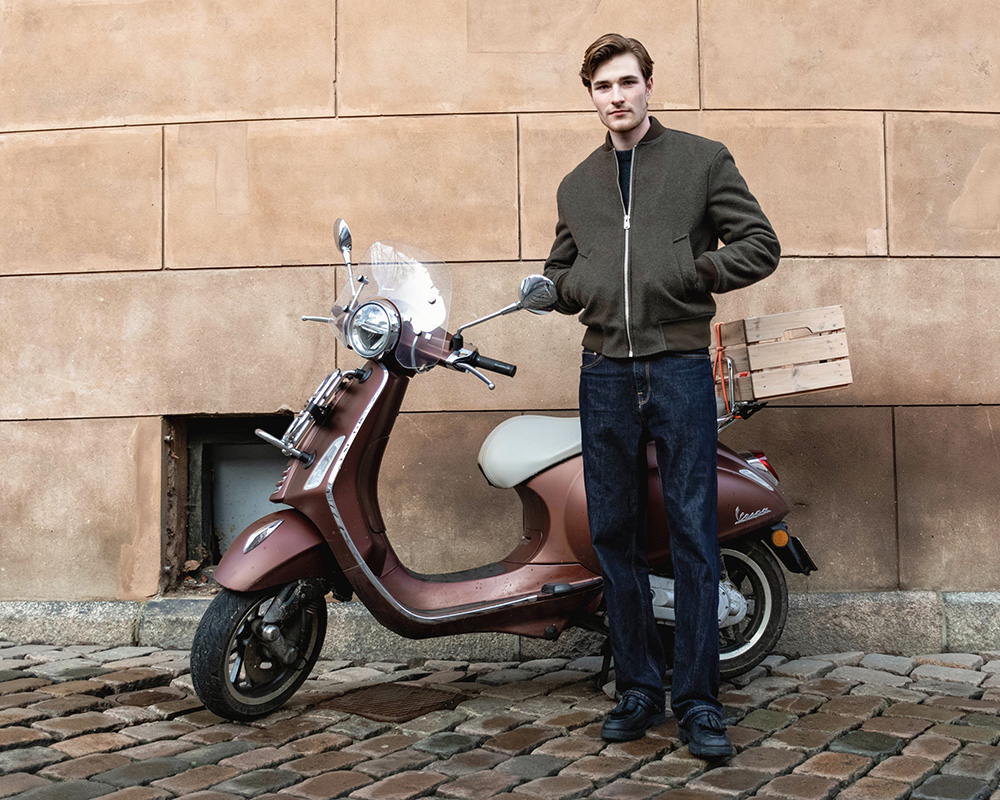 erhvervsfotografering-mand-med-scooter Erhvervsfotografering af mand med scooter i København